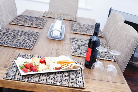 Two Cow Cottage Bed & Breakfast - Broome Tourism 8