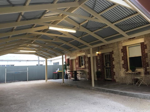 Two Cow Cottage Bed & Breakfast - Broome Tourism 7