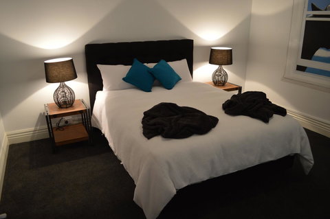 Two Cow Cottage Bed & Breakfast - Broome Tourism 19