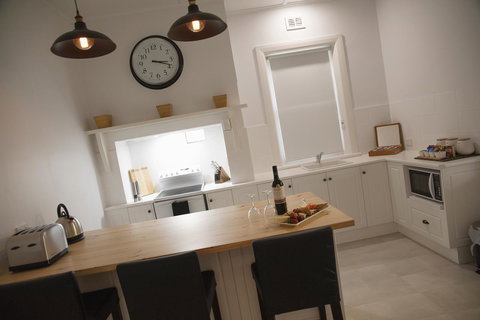 Two Cow Cottage Bed & Breakfast - Broome Tourism 33