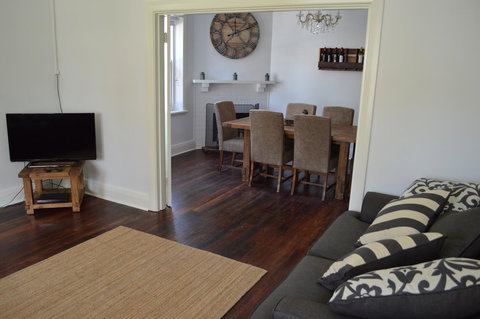 Two Cow Cottage Bed & Breakfast - Broome Tourism 26