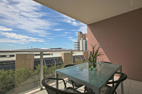 Adelaide DressCircle Apartments - North Terrace - Broome Tourism 1