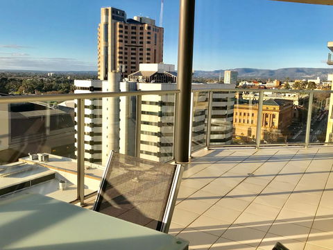 Adelaide DressCircle Apartments - North Terrace - Broome Tourism 4