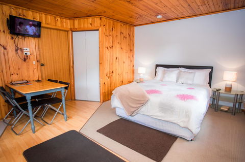 Seppelts View Cabins - Broome Tourism 34