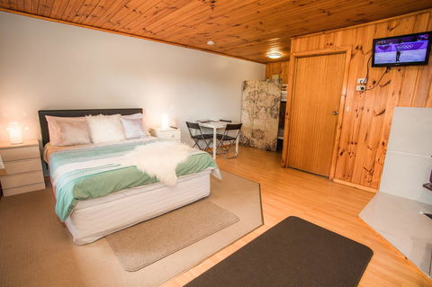 Seppelts View Cabins - Broome Tourism 21