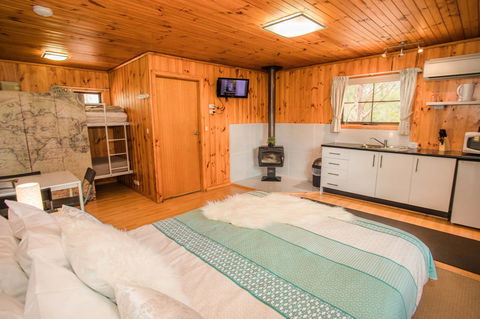 Seppelts View Cabins - Broome Tourism 23