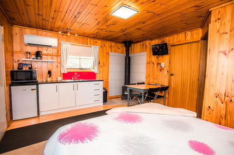 Seppelts View Cabins - Broome Tourism 32