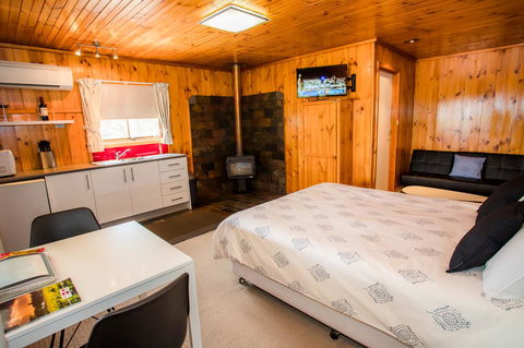 Seppelts View Cabins - Broome Tourism 39