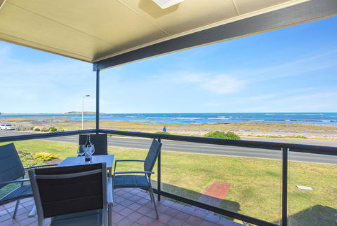 Franklin Beachfront Apartments - Broome Tourism 10