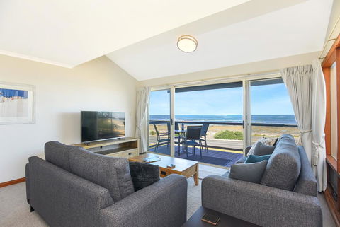 Franklin Beachfront Apartments - Broome Tourism 3