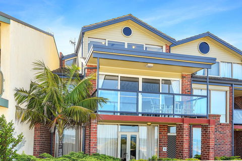 Franklin Beachfront Apartments - Broome Tourism 2