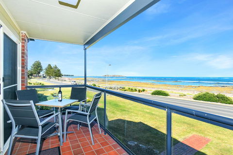 Franklin Beachfront Apartments - Broome Tourism 1