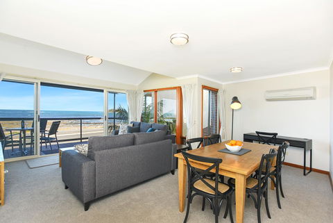 Franklin Beachfront Apartments - Broome Tourism 5