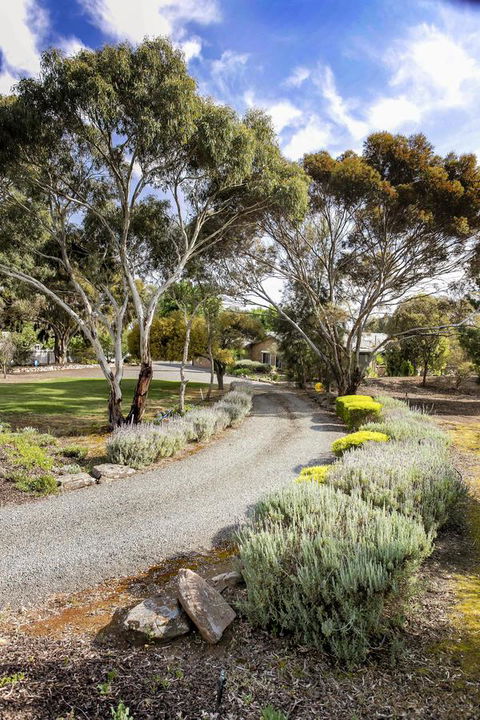 Barossa Retro BnB - Broome Tourism 4