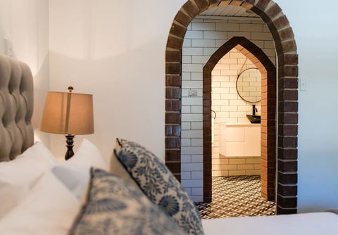 The Manor Basket Range - Broome Tourism 3