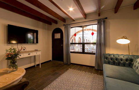 The Manor Basket Range - Broome Tourism 7