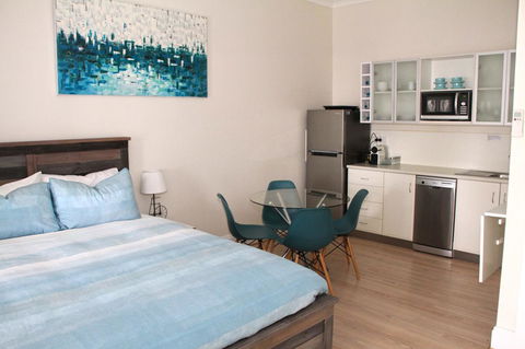 Smugglers Inn Studio Apartments - Broome Tourism 4