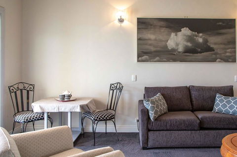 Angaston House - Broome Tourism 8