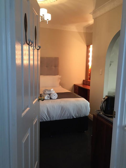 Angaston House - Broome Tourism 6