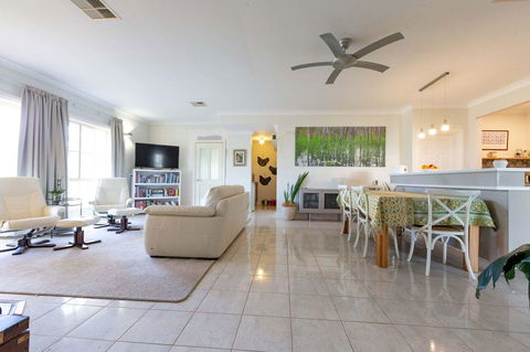 Angaston House - Broome Tourism 1