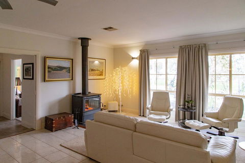 Angaston House - Broome Tourism 5