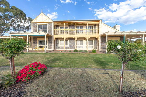 Angaston House - Broome Tourism 24