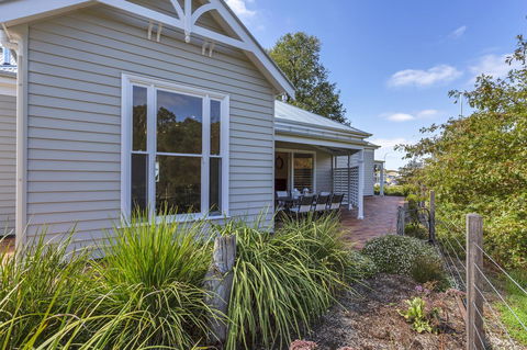 Grandview Accommodation - The Elm Tree Apartments - Broome Tourism 24