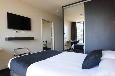 Mansfield Park Hotel - Broome Tourism 1