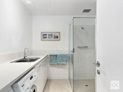 Breeze Beachfront Apartment - Broome Tourism 38