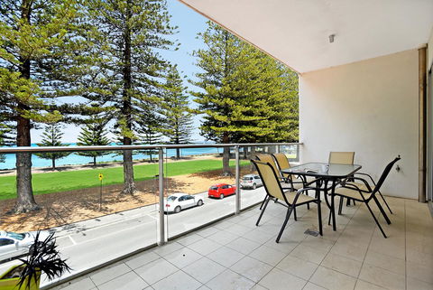 Breeze Beachfront Apartment - Broome Tourism 5