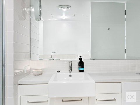 Breeze Beachfront Apartment - Broome Tourism 36