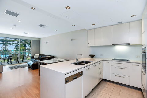 Breeze Beachfront Apartment - Broome Tourism 9