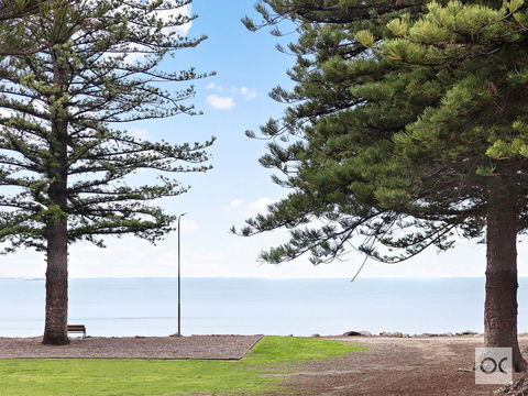 Breeze Beachfront Apartment - Broome Tourism 23