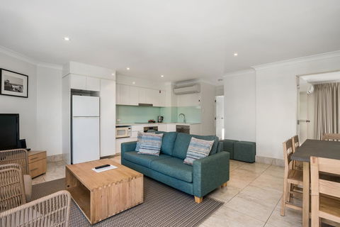 Bayview Beachfront Apartments, In Town Right On The Beach - Broome Tourism 41