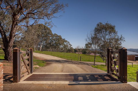 Angaston Saleyards Luxury Accommodation - Broome Tourism 31