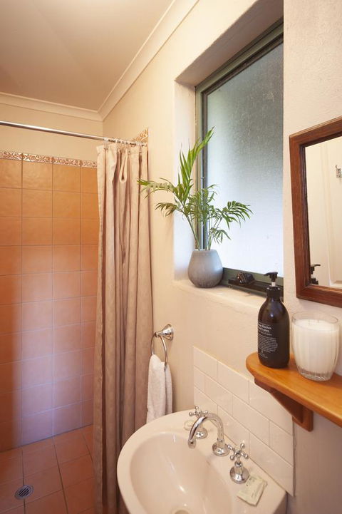 Angaston Saleyards Luxury Accommodation - Broome Tourism 10