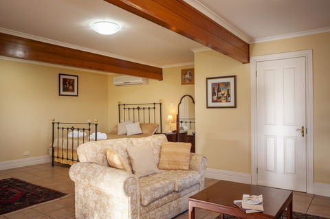 Angaston Saleyards Luxury Accommodation - Broome Tourism 19