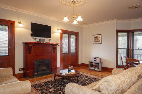 Angaston Saleyards Luxury Accommodation - Broome Tourism 8