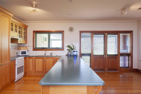 Angaston Saleyards Luxury Accommodation - Broome Tourism 4