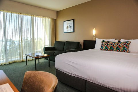 Port Lincoln Hotel - Broome Tourism 9