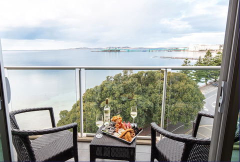 Port Lincoln Hotel - Broome Tourism 13