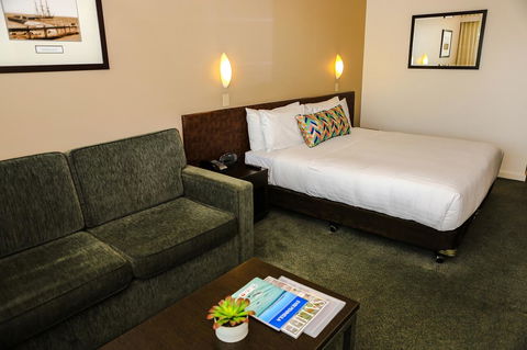 Port Lincoln Hotel - Broome Tourism 6