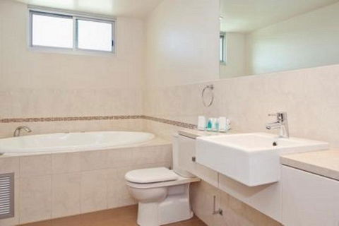 Port Lincoln Hotel - Broome Tourism 1