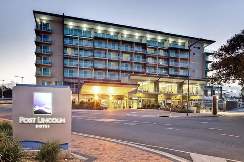 Port Lincoln Hotel - Broome Tourism 16