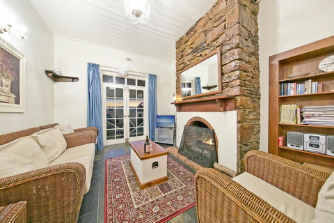 Vineyard Cottage BnB - Broome Tourism 3