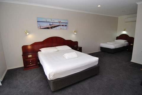 Hilton Beachfront Motel - Broome Tourism 41