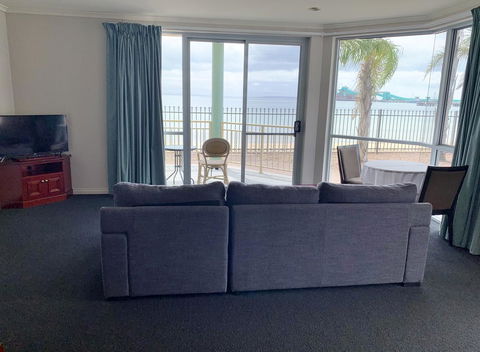 Hilton Beachfront Motel - Broome Tourism 7