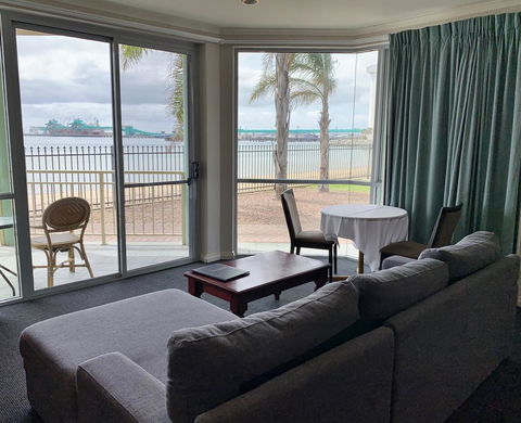Hilton Beachfront Motel - Broome Tourism 15