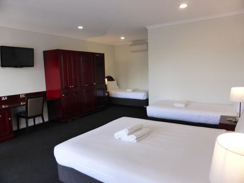 Hilton Beachfront Motel - Broome Tourism 35