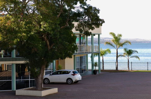 Hilton Beachfront Motel - Broome Tourism 42